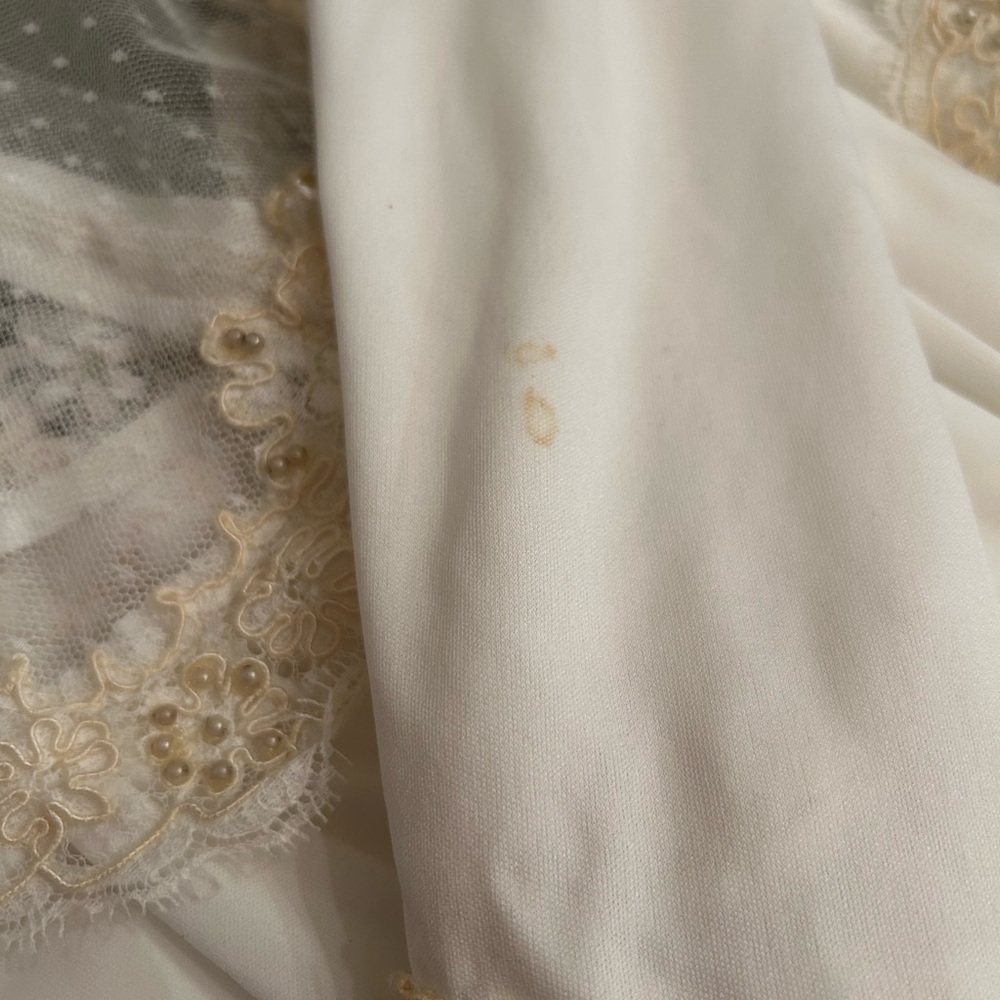 Vintage Ivory Lace Bridal Gown with train no size tag XS? Has union tag 70’s - Picture 15 of 16